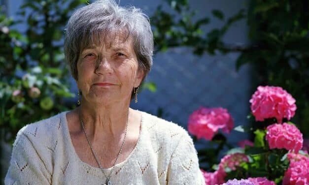 Cómo elegir a una cuidadora para cuidar de tus personas mayores