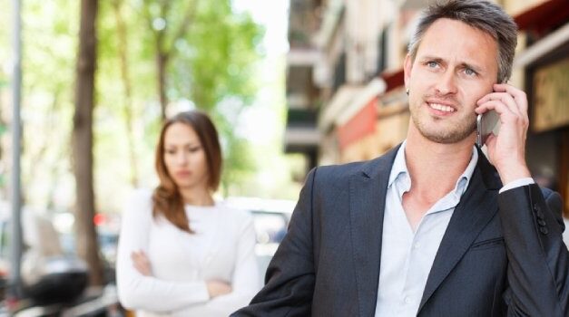 20 señales de que te está utilizando