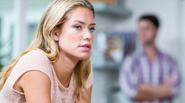 Cómo identificar y superar la situación en la que dudas de tu pareja